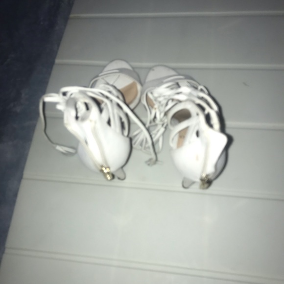 Vince Camuto White open toe Stilletos - Picture 4 of 7